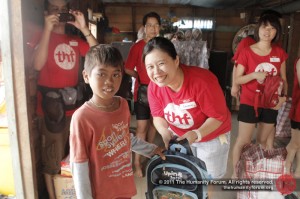 School bags with stationery and shirts, for all anak lauts.